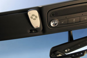 Use of NR564 4-channel hand transmitter in car