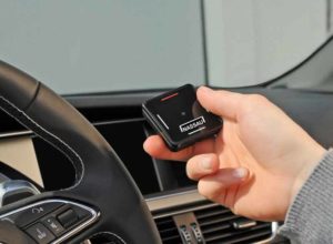 Use of NR633 Mini-hand transmitter in car